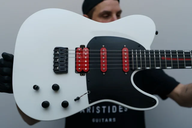 Aristides T/0R White featuring @bareknucklepickupsofficial Ragnarok bridge, paired very well with two Triptych pickups! Also featuring a custom inlay and piezo system!
