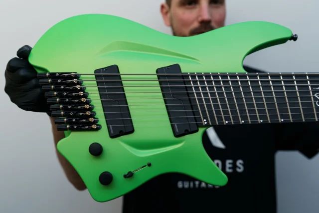 Aristides H/09 Poison Ivy Green equipped with @fishmanmusic Fluence Moderns!