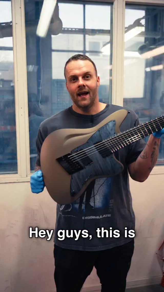 Build of the Week Aristides STX7S Custom Bronze for @lz.guitar featuring a stunning flamed Dark Grey Sapphire Marble Flame pickguard, a multiscale @evertune , and blacked out @bareknucklepickupsofficial Halcyons! 🛞🤘