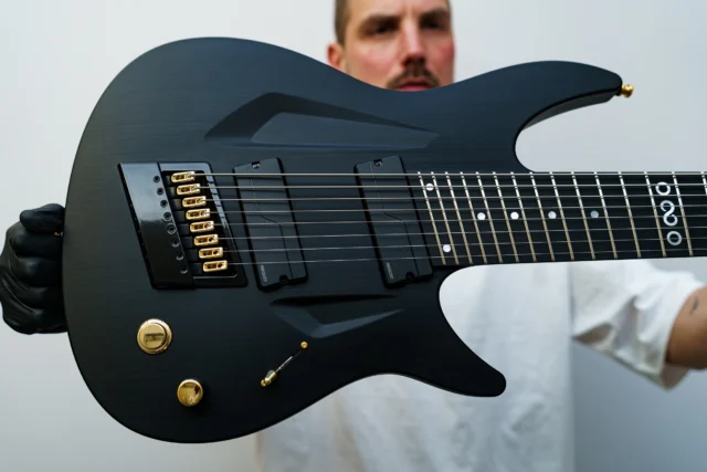 Aristides 080SR Black loaded with an arcade killswitch, multiscale @evertune , Fishman Tosins and hybrid hardware!