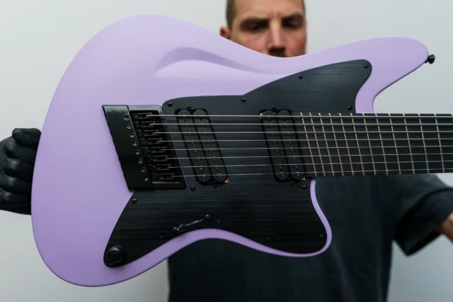 Aristides STX8SR Lilac equipped with a black pickguard, multiscale @evertune and @lundgrenguitarpickups M / Black Heaven pickups!