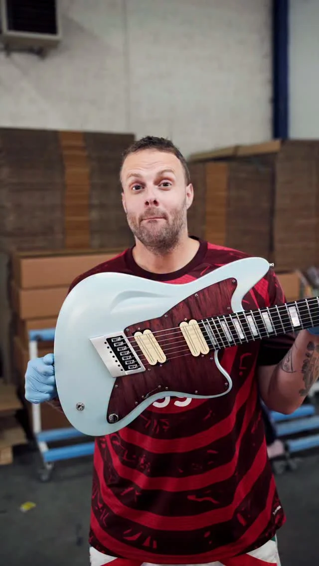 Build of the Week Aristides STX7S Mint Green Semi-Gloss featuring MOP block inlays a beautiful flamed red marble pick guard, @bareknucklepickupsofficial Halcyons in cream, and our multiscale @evertune 🤍