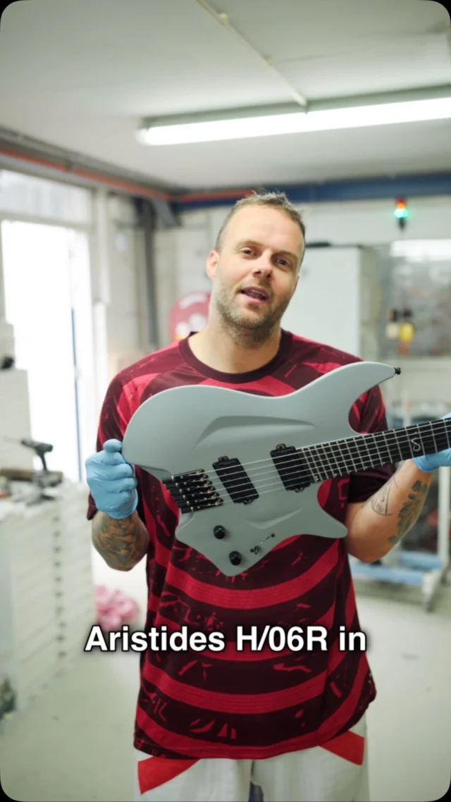 Build of the Week Aristides H/06R Lambo Grey featuring the @bareknucklepickupsofficial Unity set! Classic look!