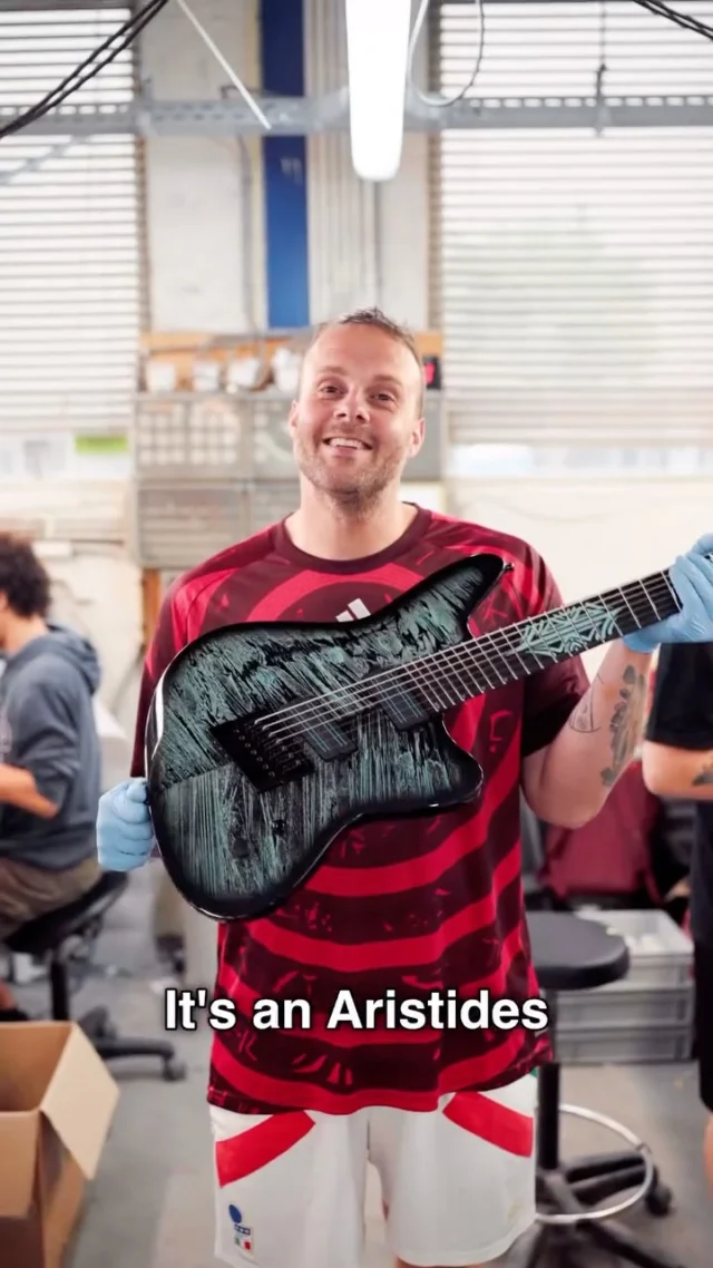 Build of the Week Aristides STX7S Aqua Green Flamed Marble Burst Custom featuring custom blades on @bareknucklepickupsofficial Halcyons as well as a multiscale @evertune and a sick inlay!