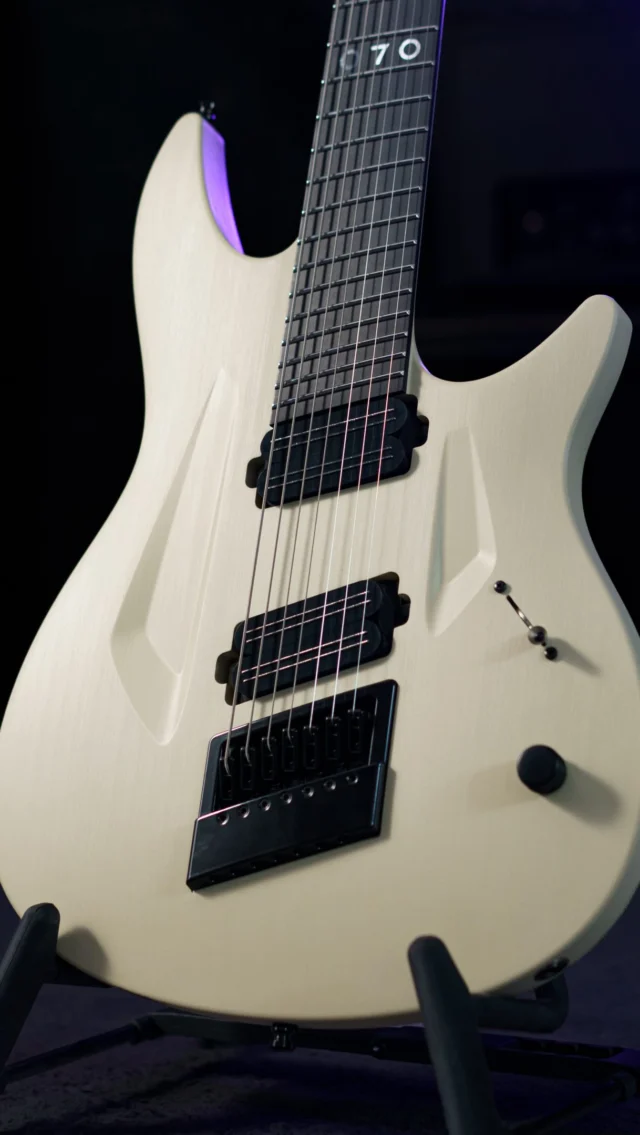 We’ve dropped a new in-stock on our website!This is an 070SR in Desert Tan with @bareknucklepickupsofficial Halcyons and a multiscale @evertune !Link in bio!